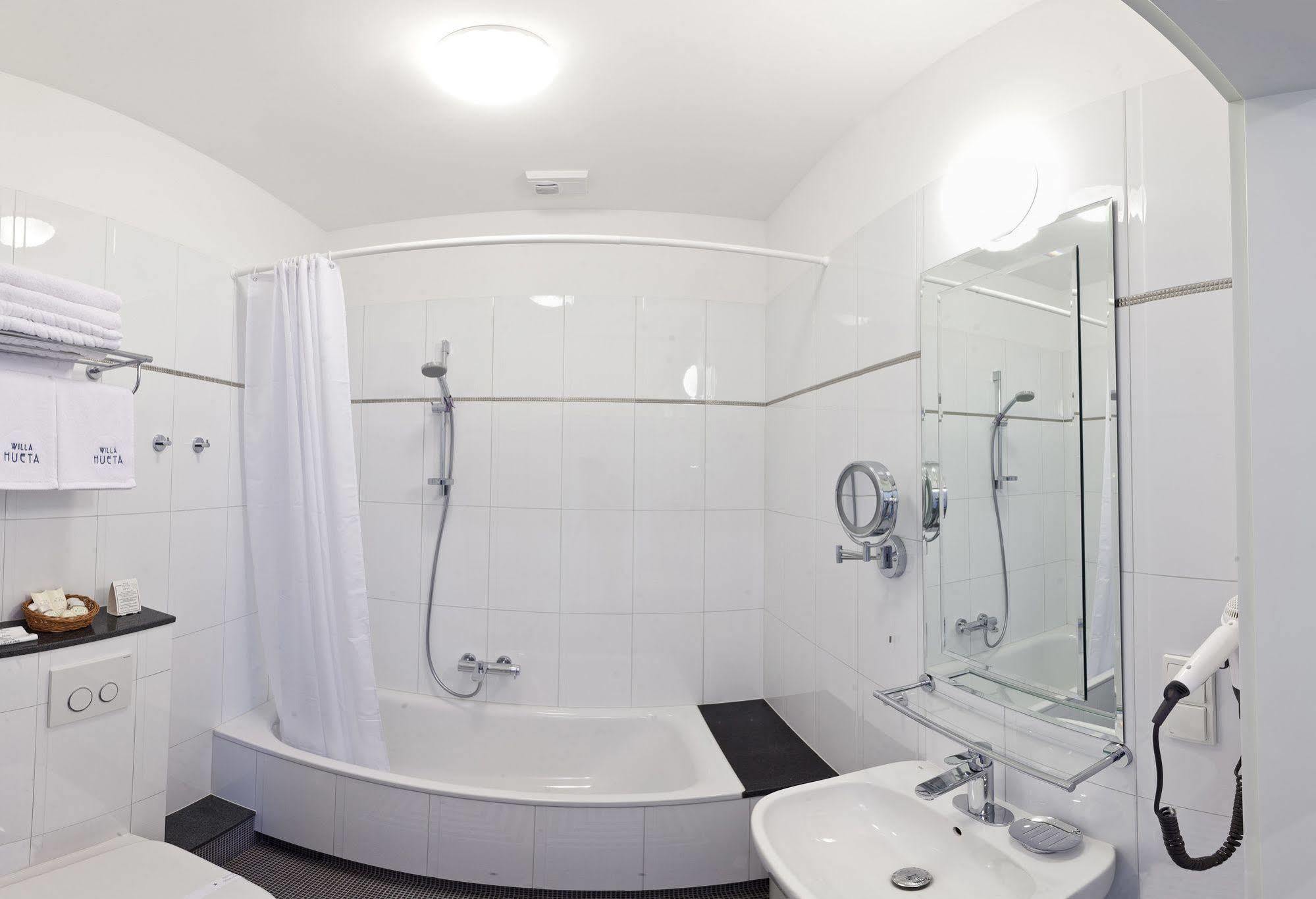 Hotel Willa Hueta Kielce Exterior foto